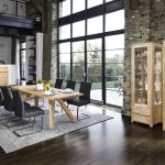 Wysoka elegancka witryna oszklona z dwoma szufladami "LOZANNA 1C" drzwi na prawo